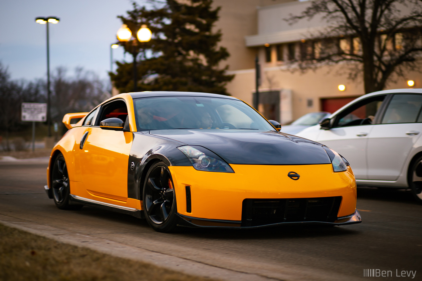 Yellow and Black Nissan 350Z