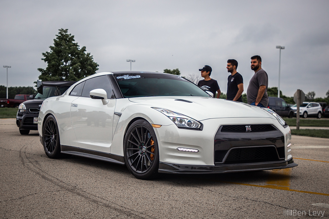 White Nissan GT-R with Rounin Syndacite