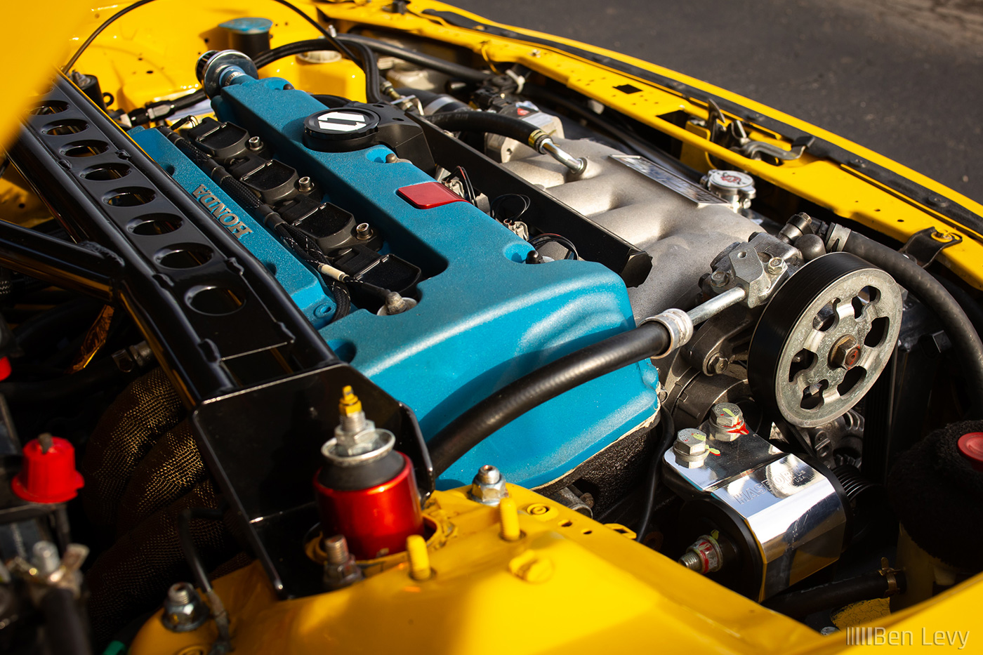 Blue Valve Cover on K-Swapped Acura Integra