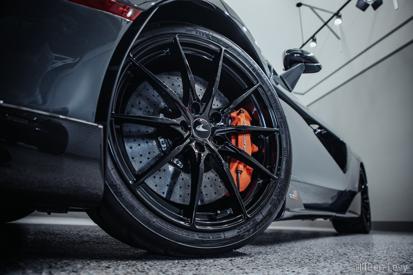 Black Wheel of McLaren 600LT