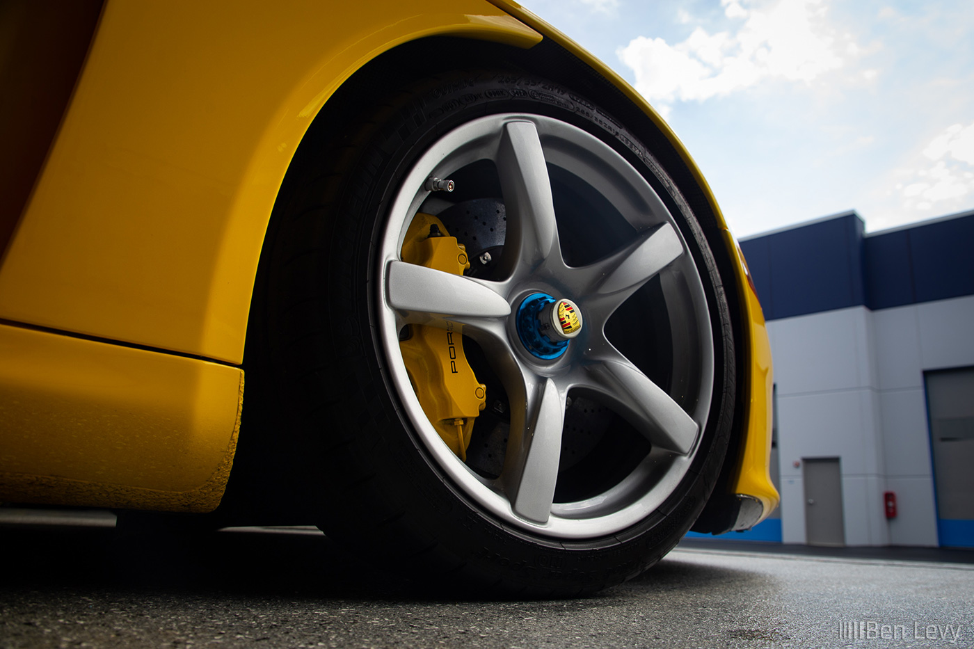 Front Right Wheel on Yellow Porsche Carrera GT