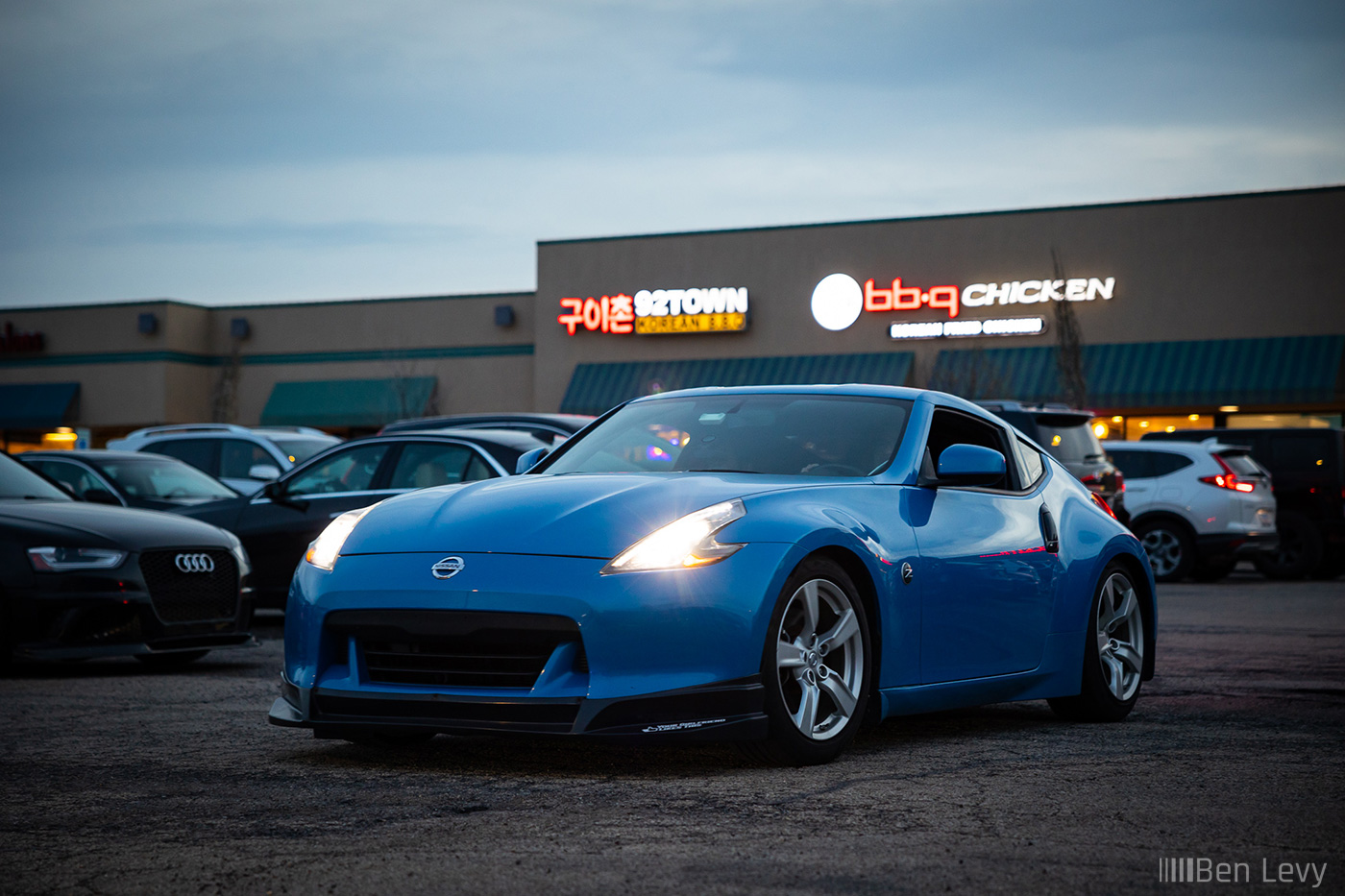 Blue Nissan 370Z at Coffee Haus