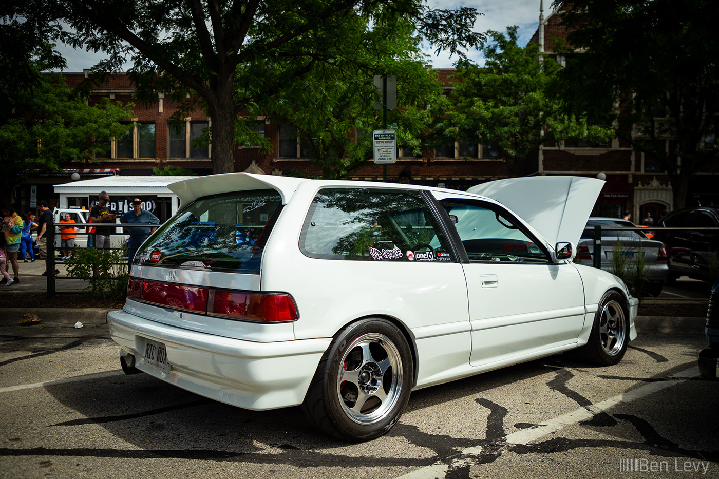 White Honda Civic Hathcback in Oak Park