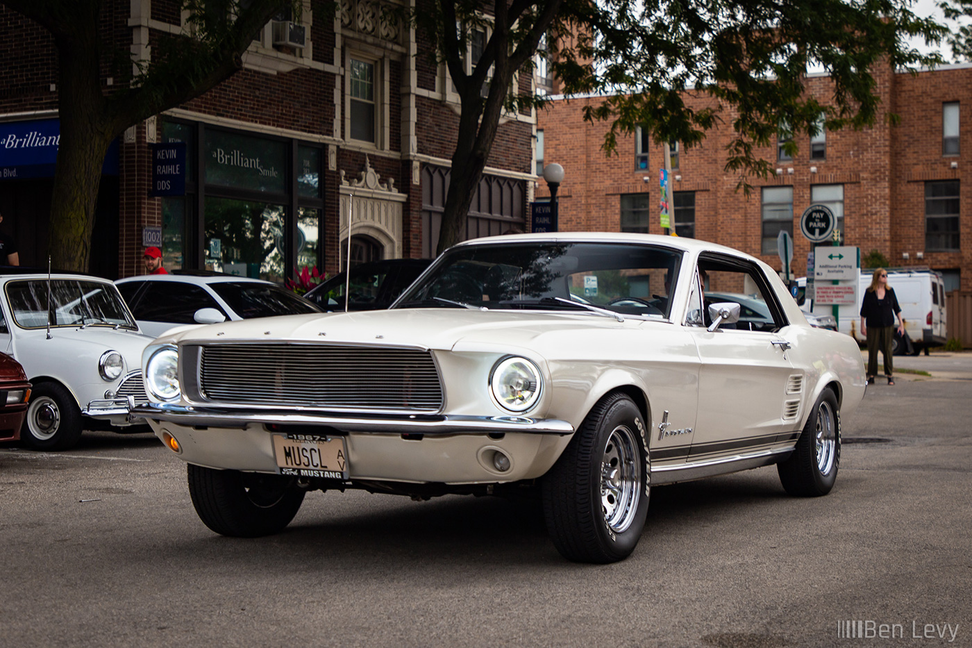 White 1967 Ford Mustang in Oak Park