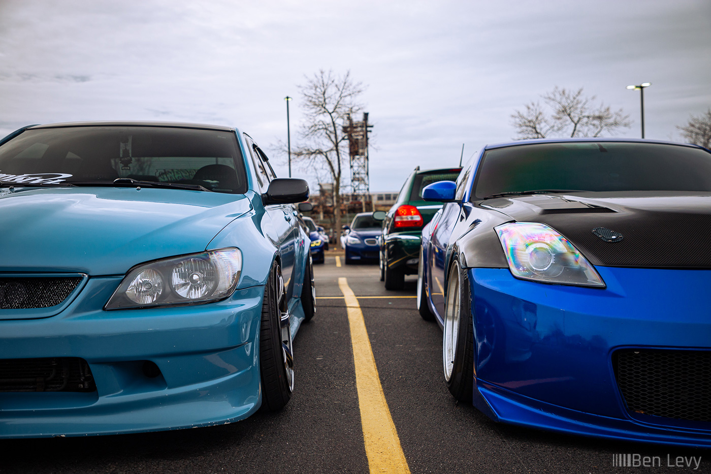Blue Lexus IS300 and Nissan 350Z