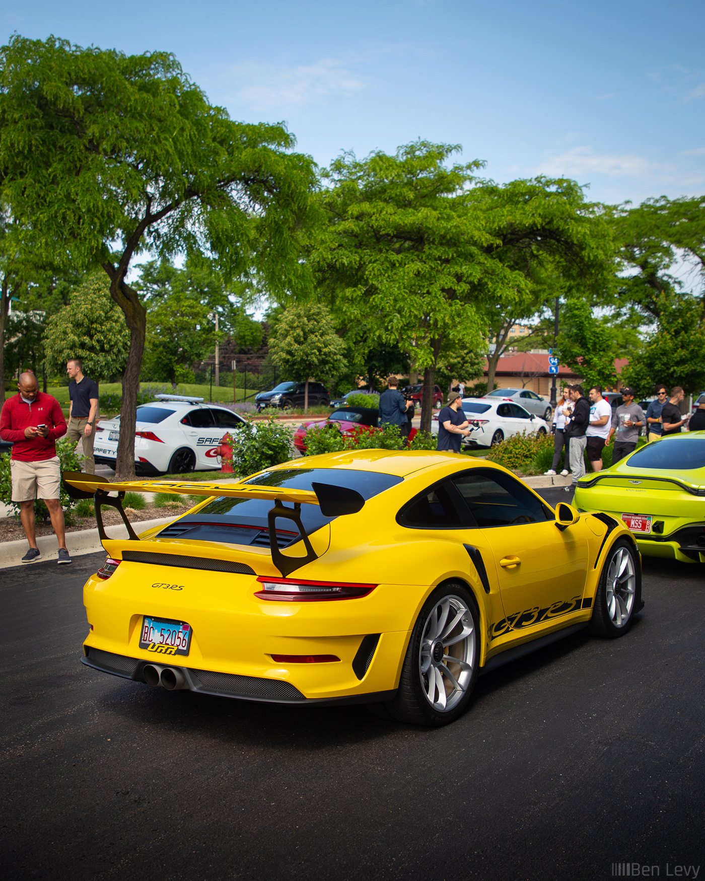 Yellow Porsche 911 GT3 RS