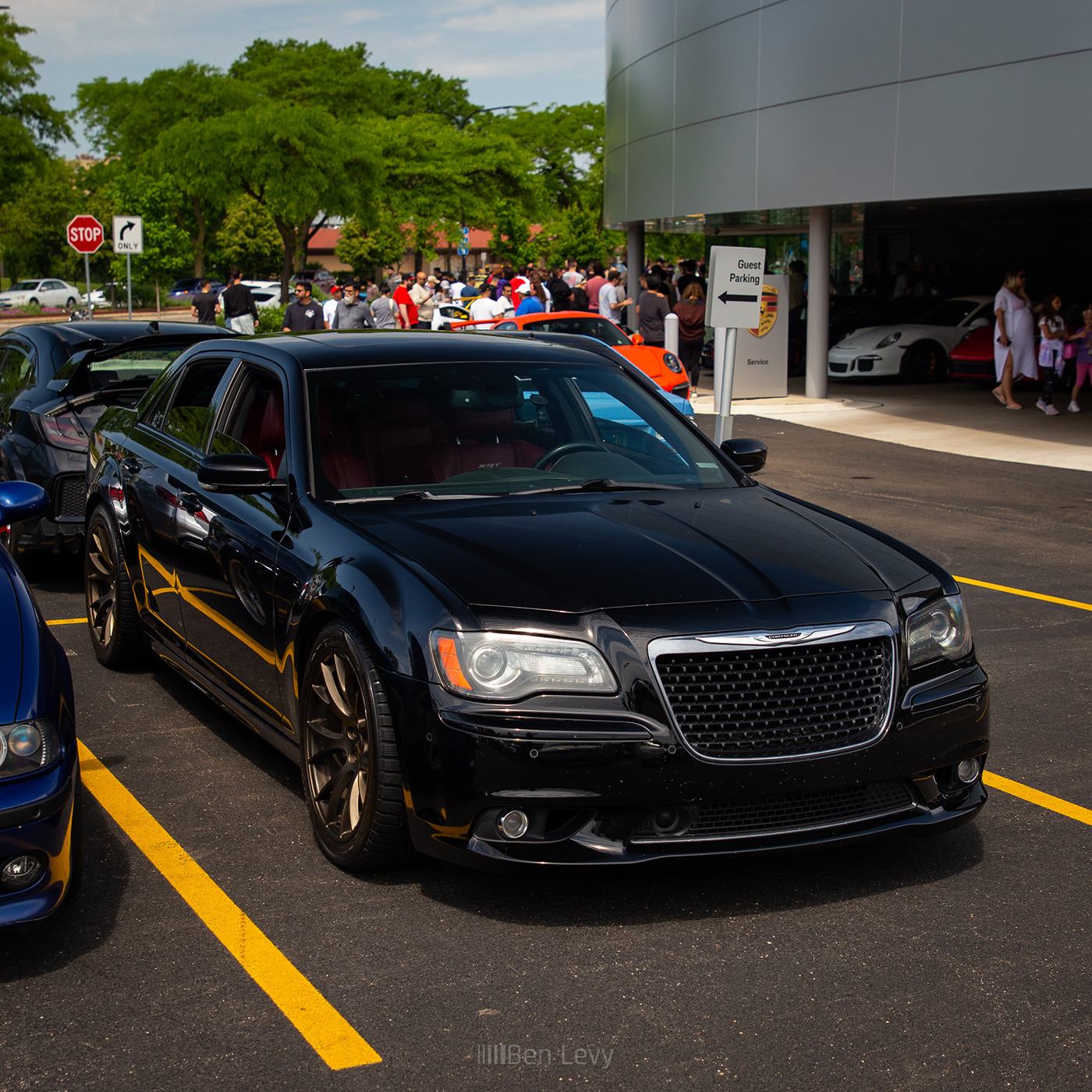 Black Chrysler 300 SRT