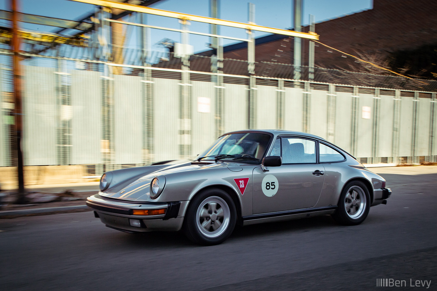 Classic Porsche 911 Driving in Chicago