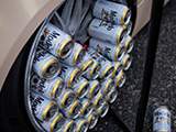 Model Especial Cans in an Acura's Wheel
