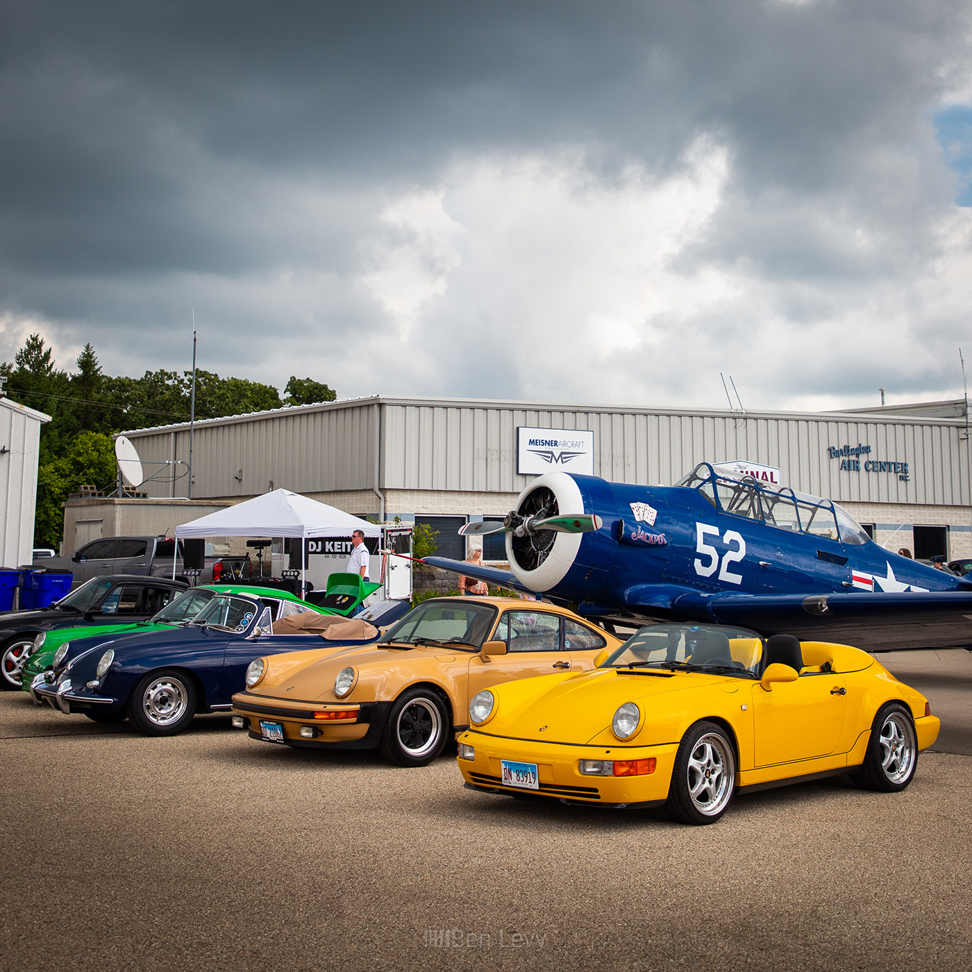 Air-cooled Porsches on Display with a Plane