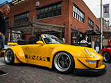 Yellow RAUH-Welt Begriff Porsche 993 Cabriolet in Chicago