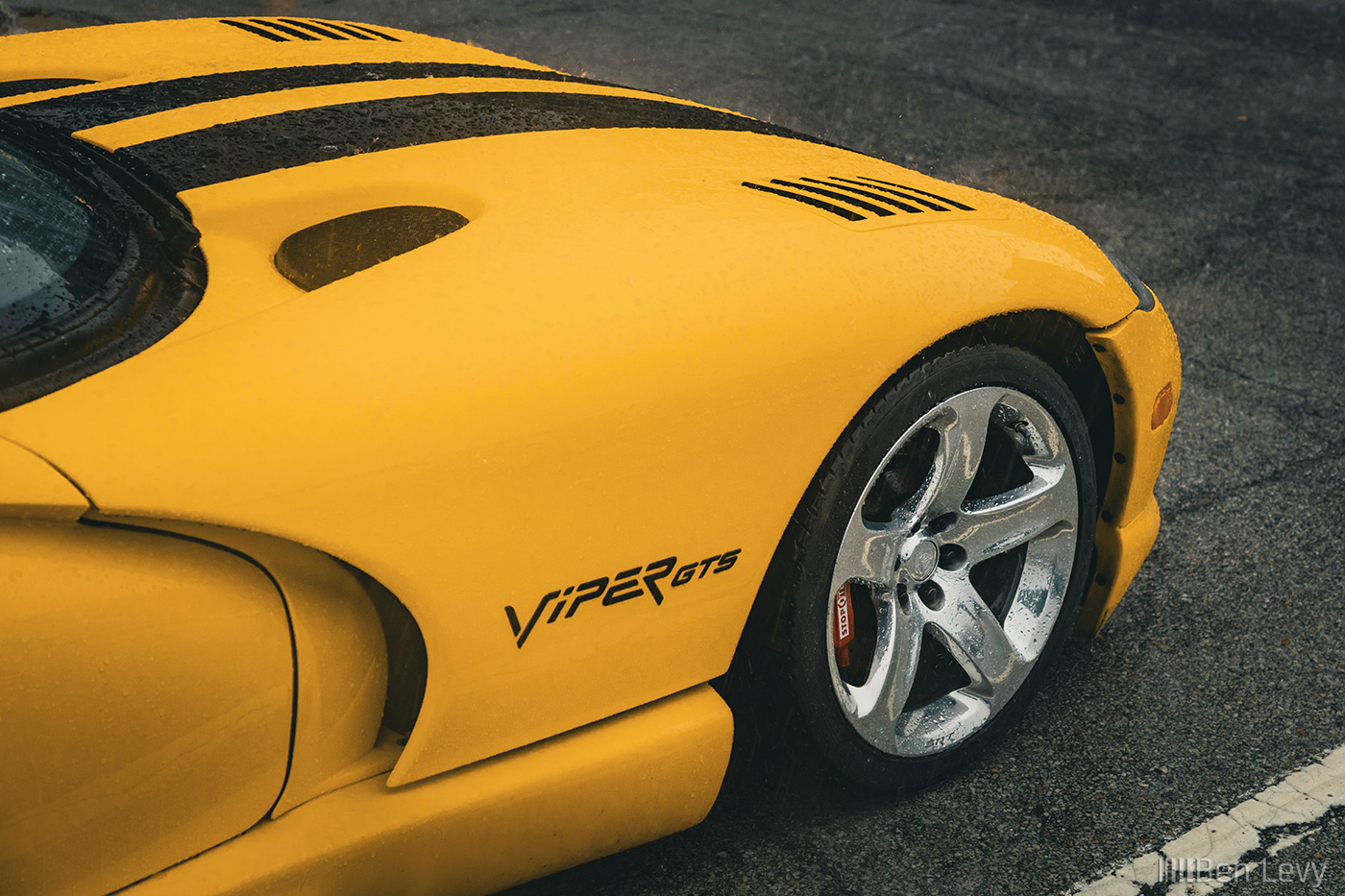 Front Quarter of Yellow Dodge Viper GTS