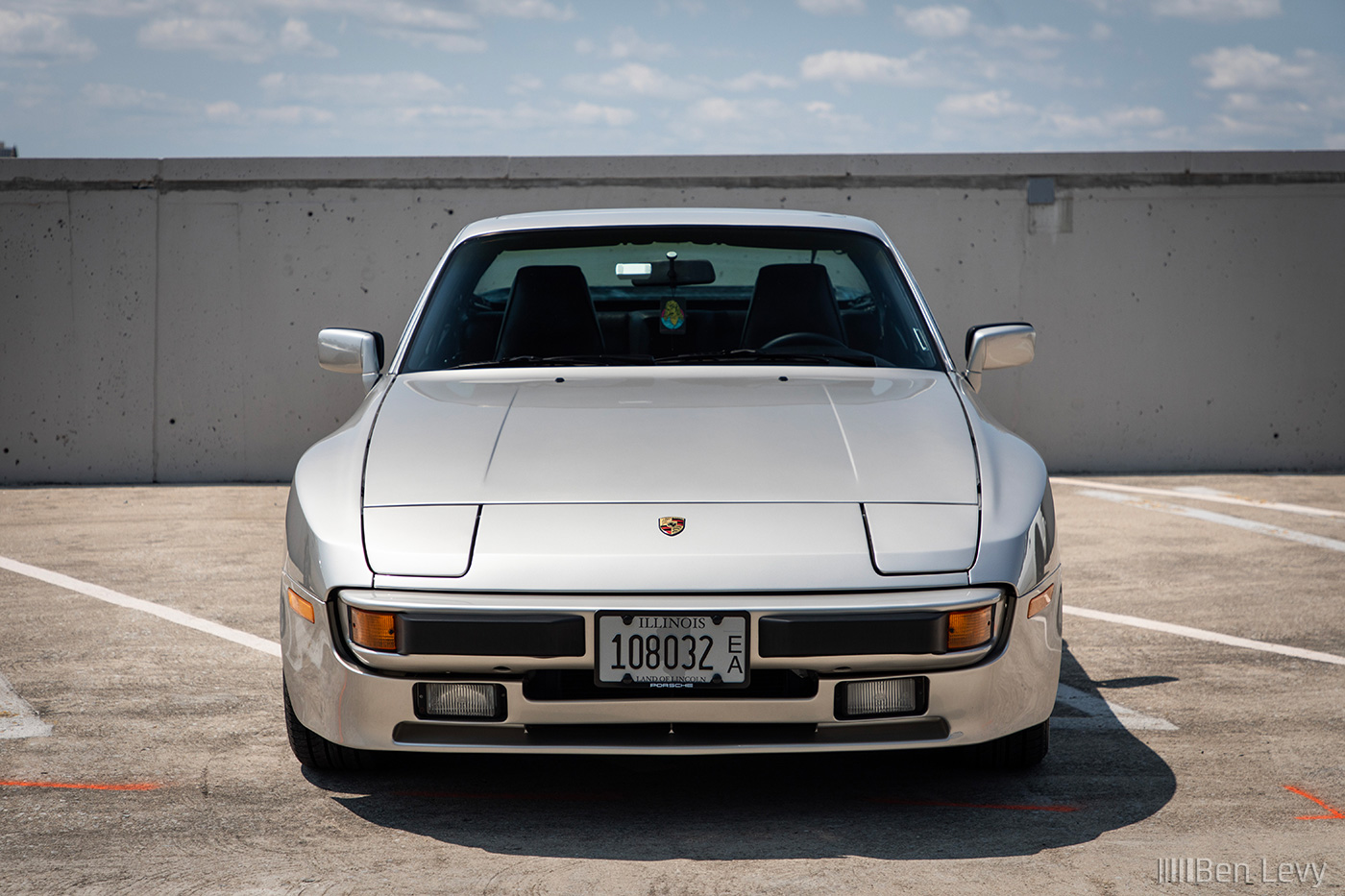 Front of Silver Porsche 944 in Chicago