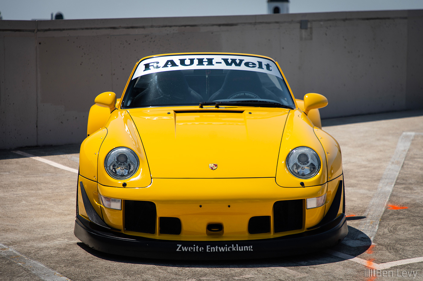 Front of Yellow Porsche 993 by RAUH-Welt Begriff