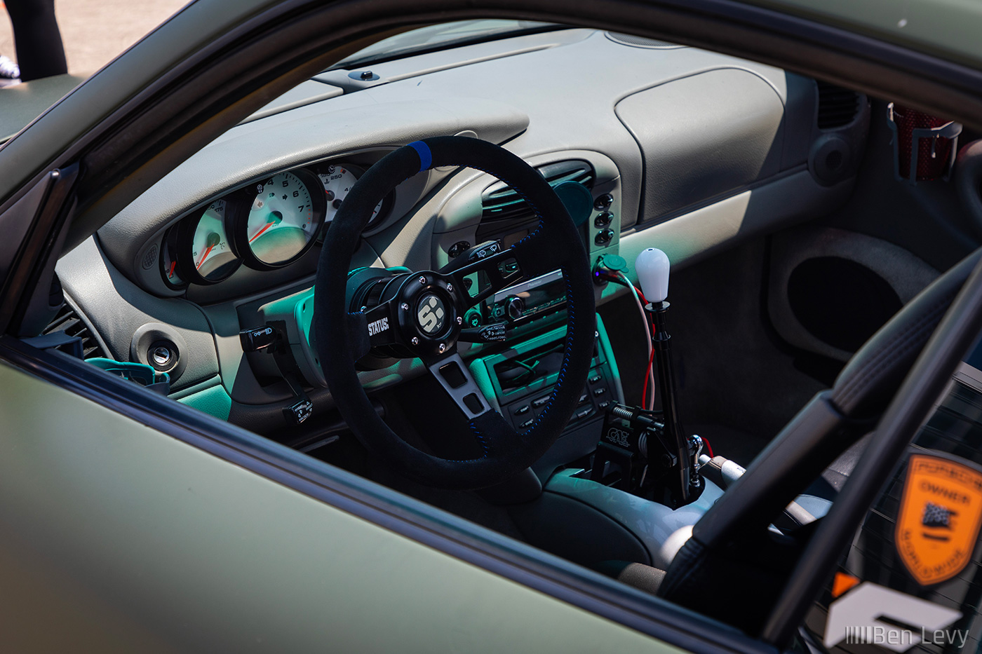 Status Steering Wheel in Porsche 911