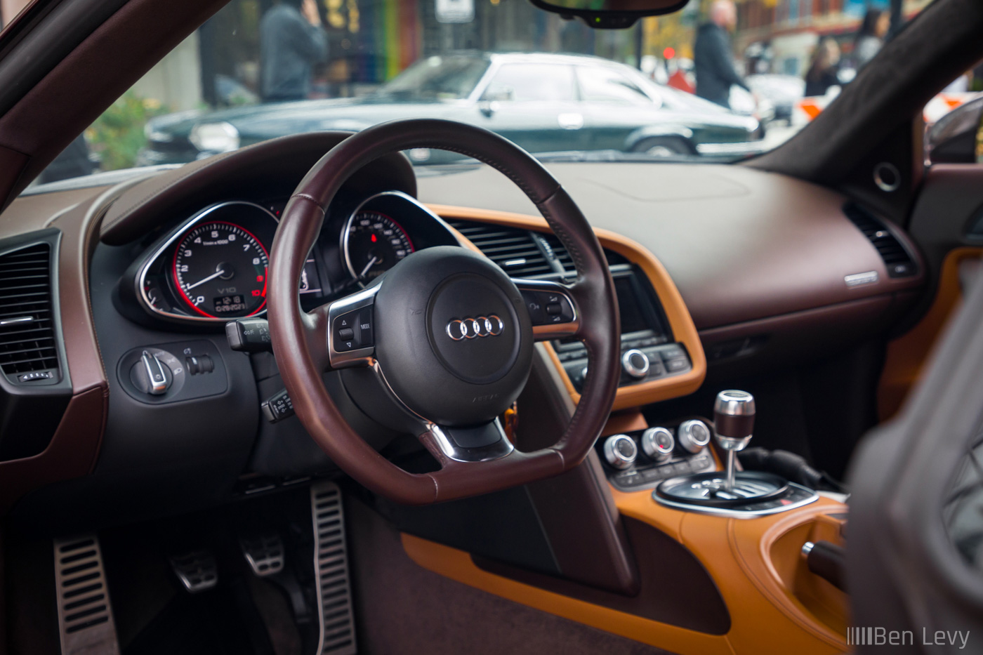 Two-Tone Leather in Audi R8 V10