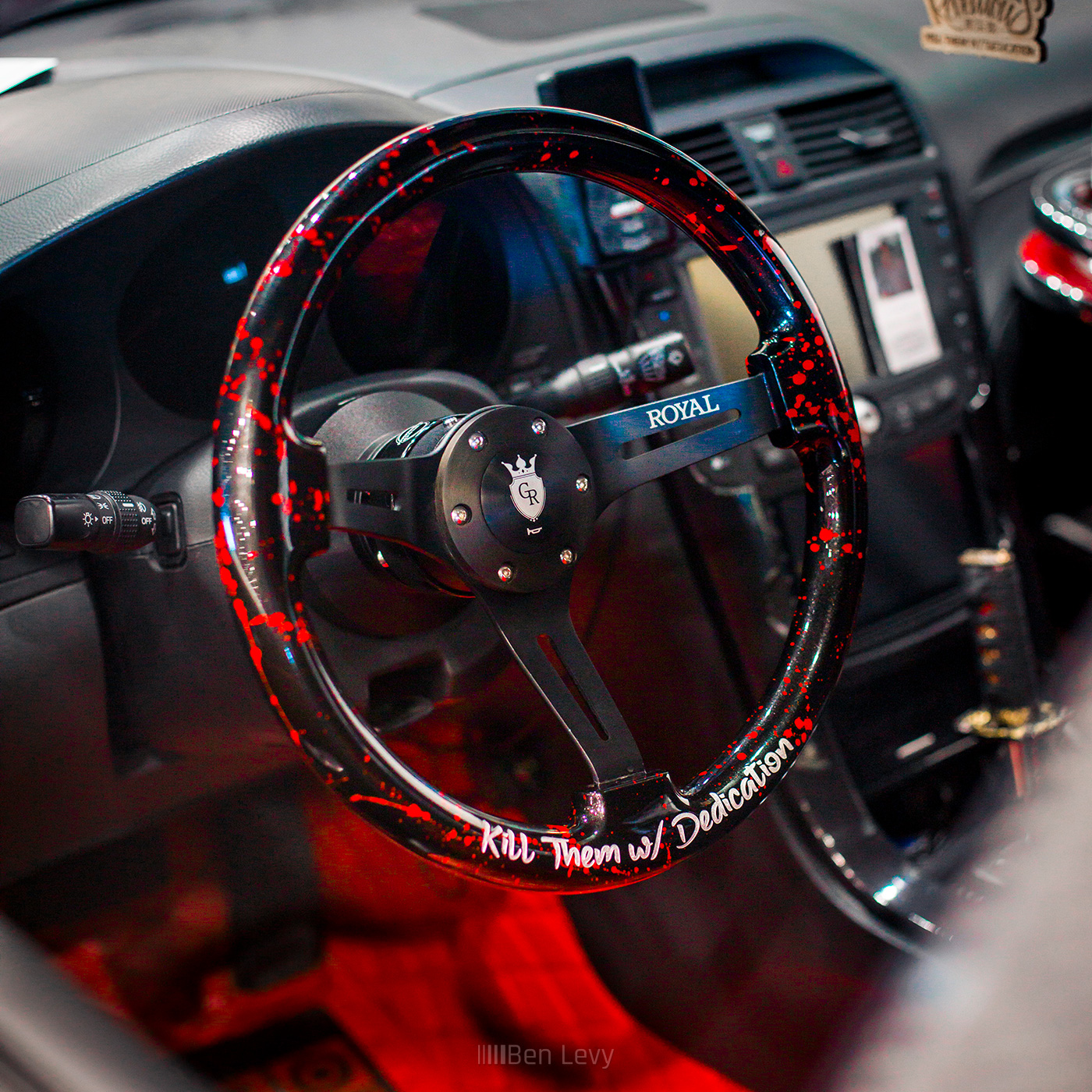 Grip Royal Steering Wheel in UA6 Acura TL