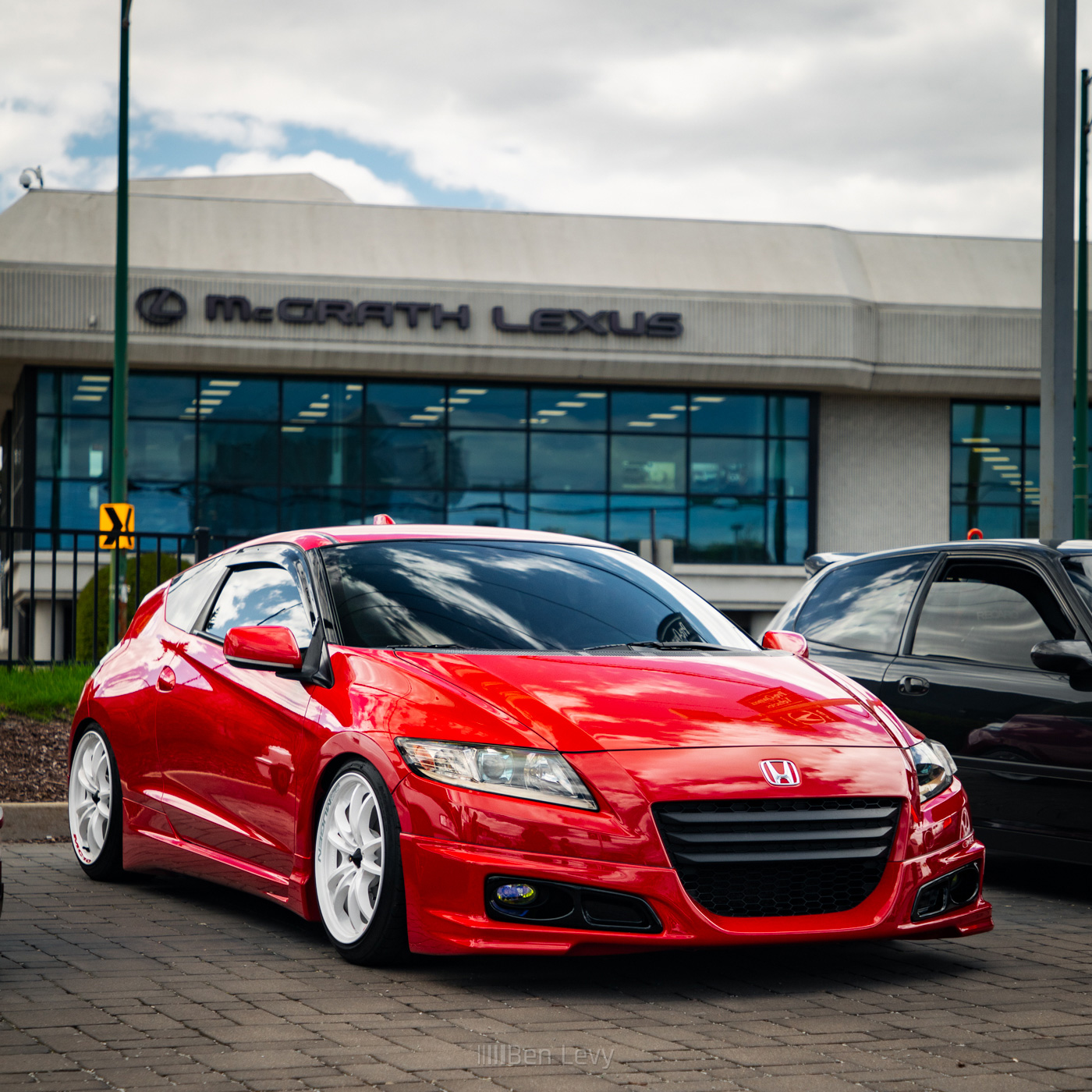 Lowered Honda CR-Z in Red