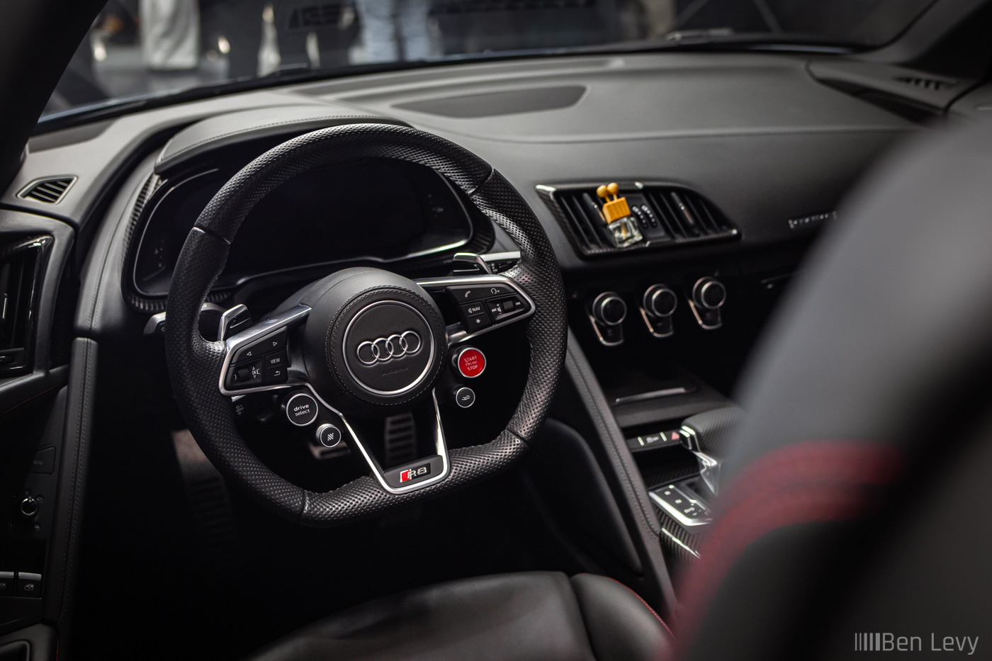 Steering Wheel in Audi R8 V10