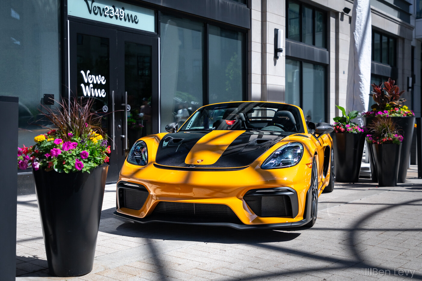 Porsche 718 Spyder RS with Weissach Package in Bahama Yellow