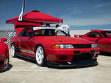 Red Nissan Skyline GT-R with Loop Runner