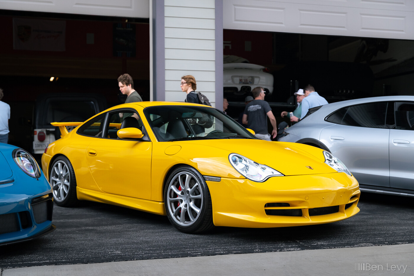 Yellow Porsche 911 GT3 (996)