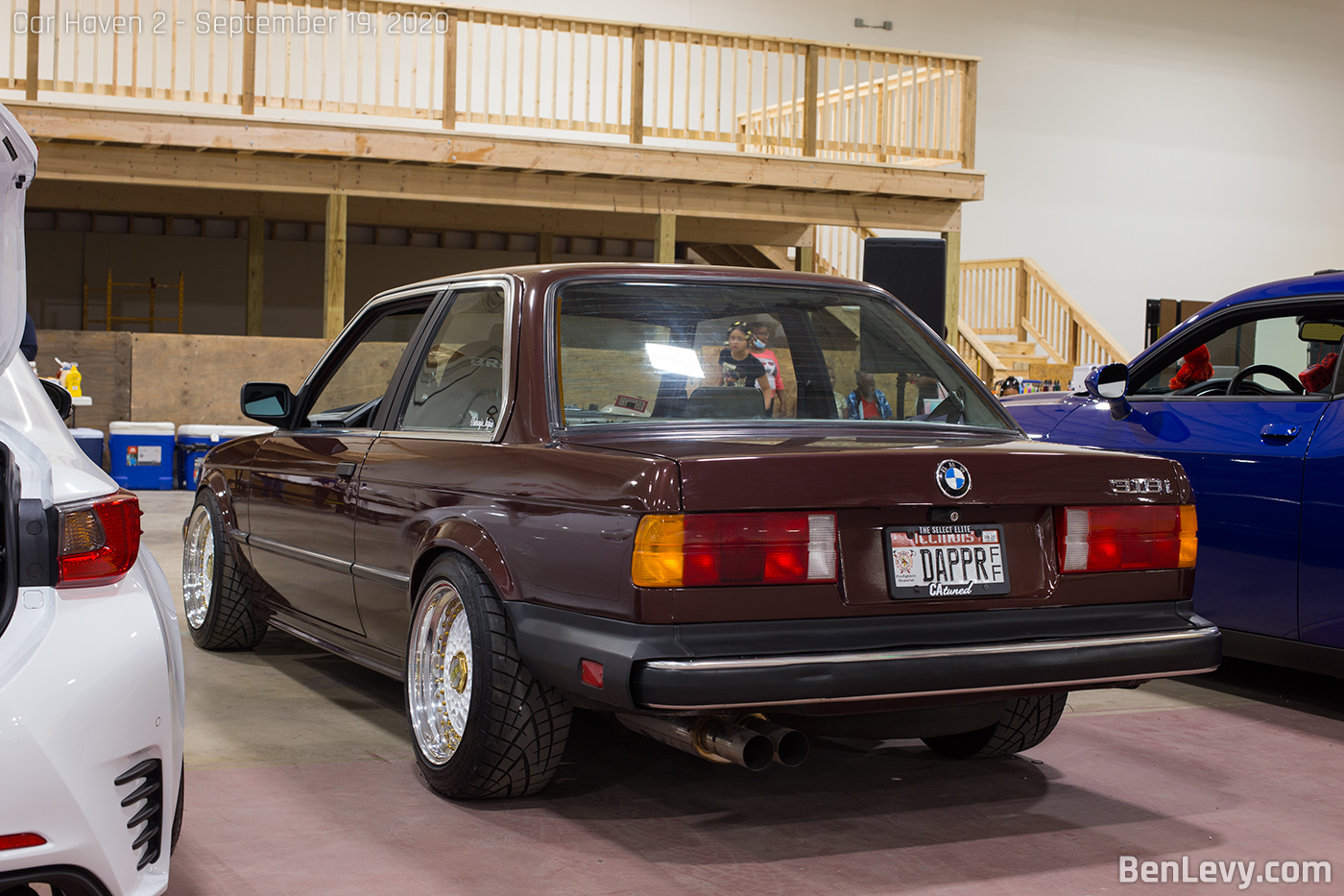 Brown BMW 318i
