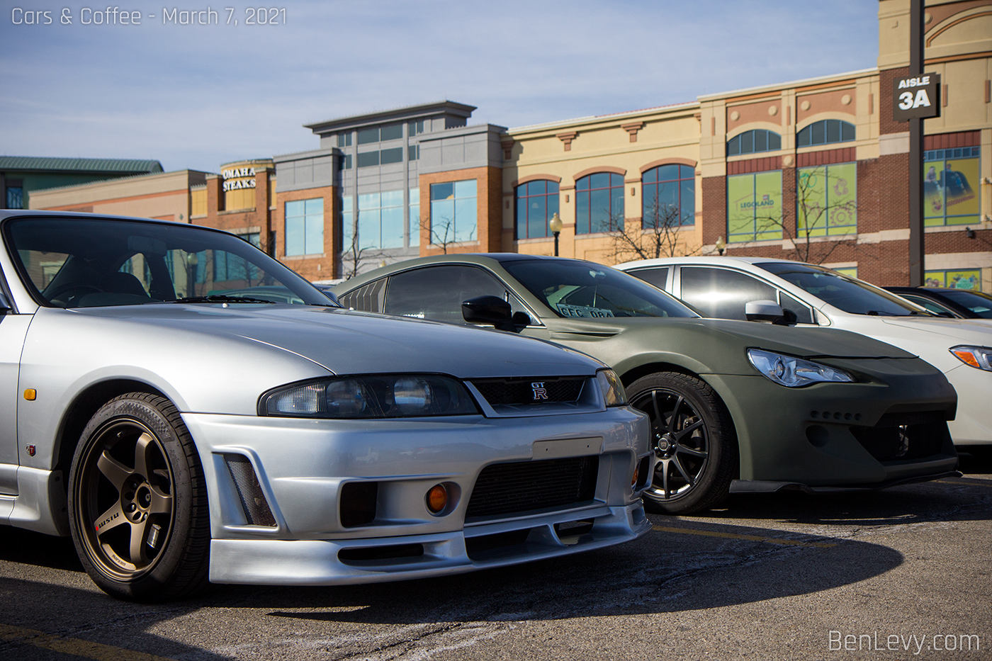 Silver Skyline GT-R and Green FR-S