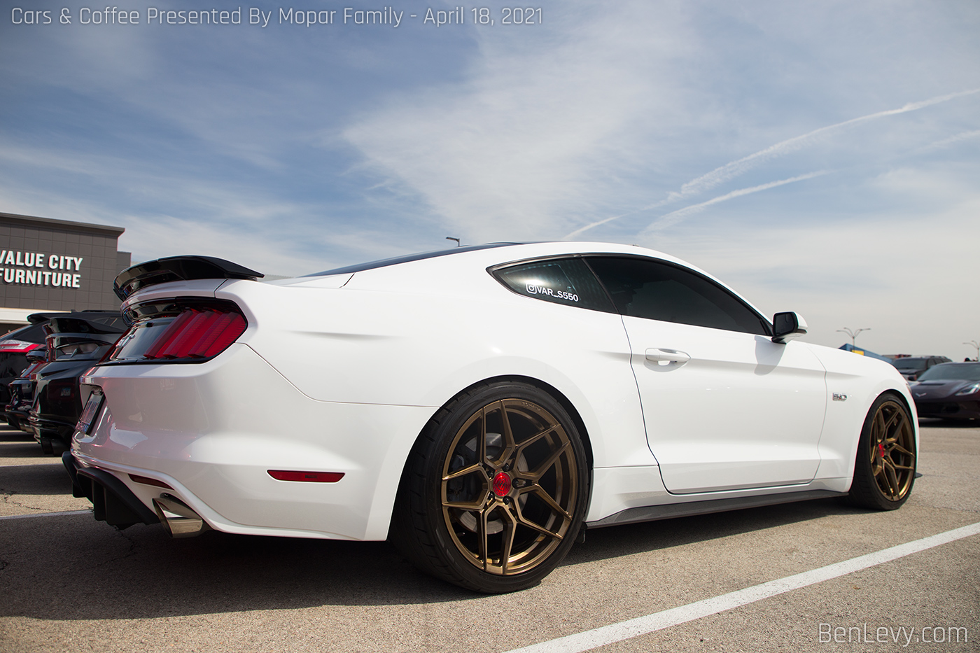 White Ford Mustang GT