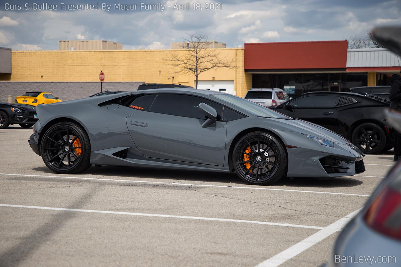 Side View of a Grey Lamborghini Huracan