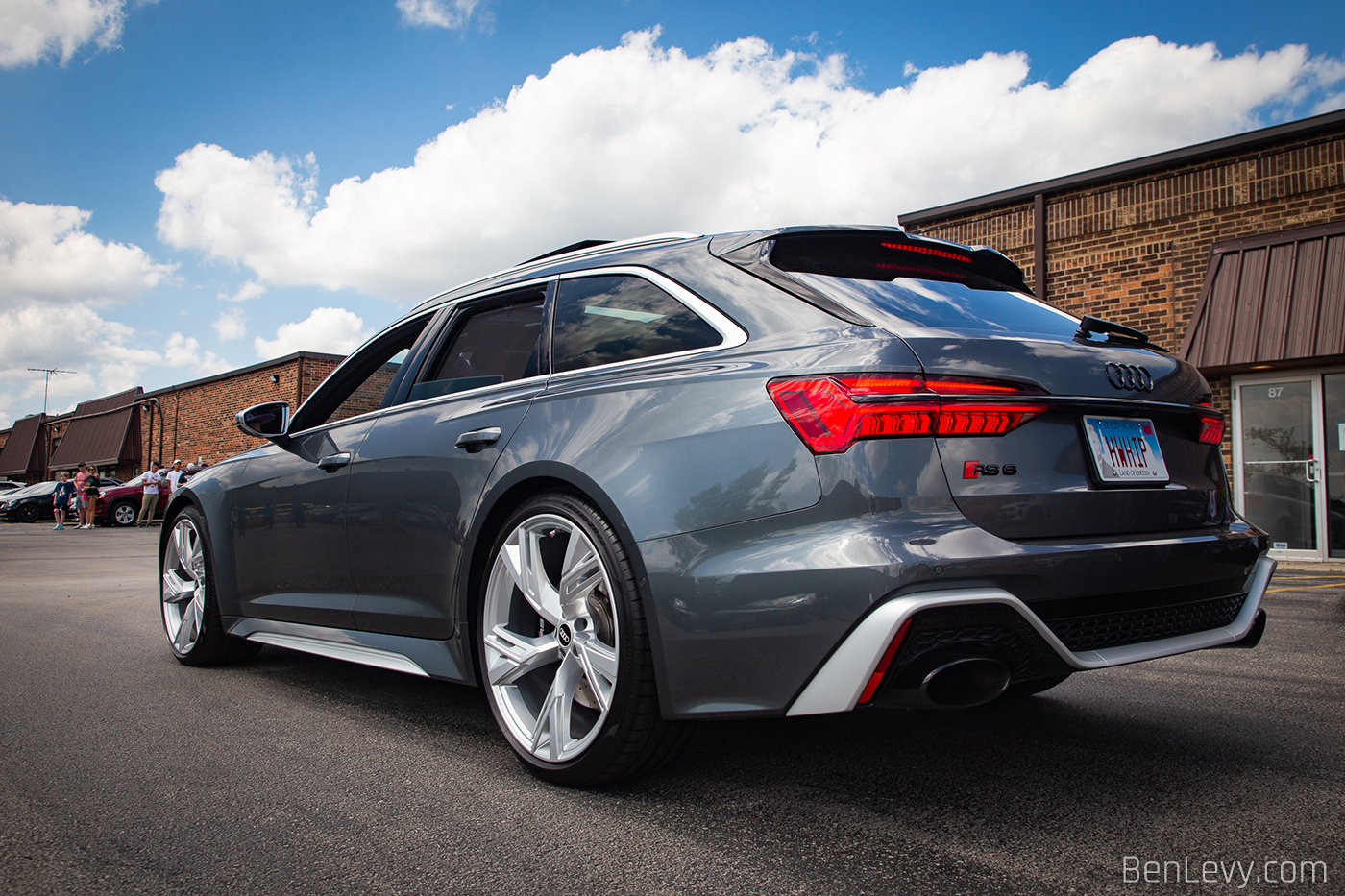 Grey Audi RS6