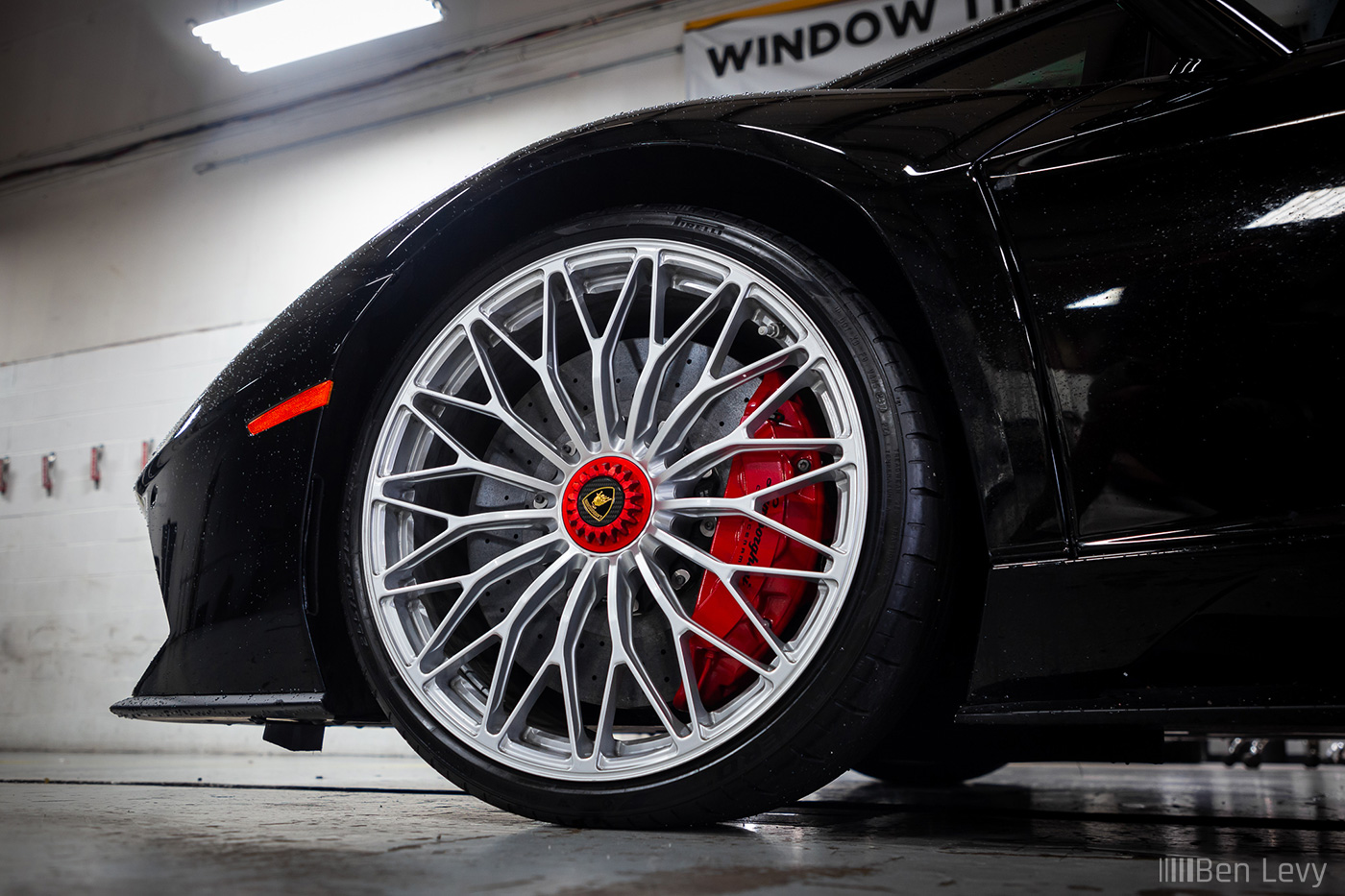 Lamborghini Aventador S Wheel with Red Center Lug