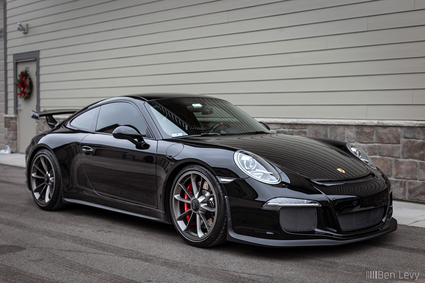 Black Porsche 911 GT3