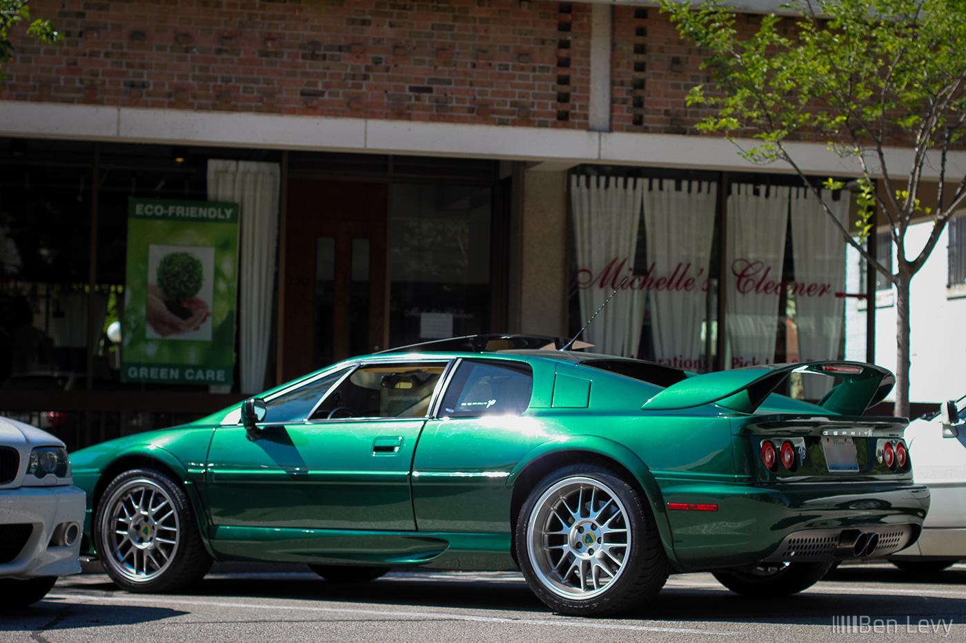 Green Lotus Esprit at Coffee & Classics