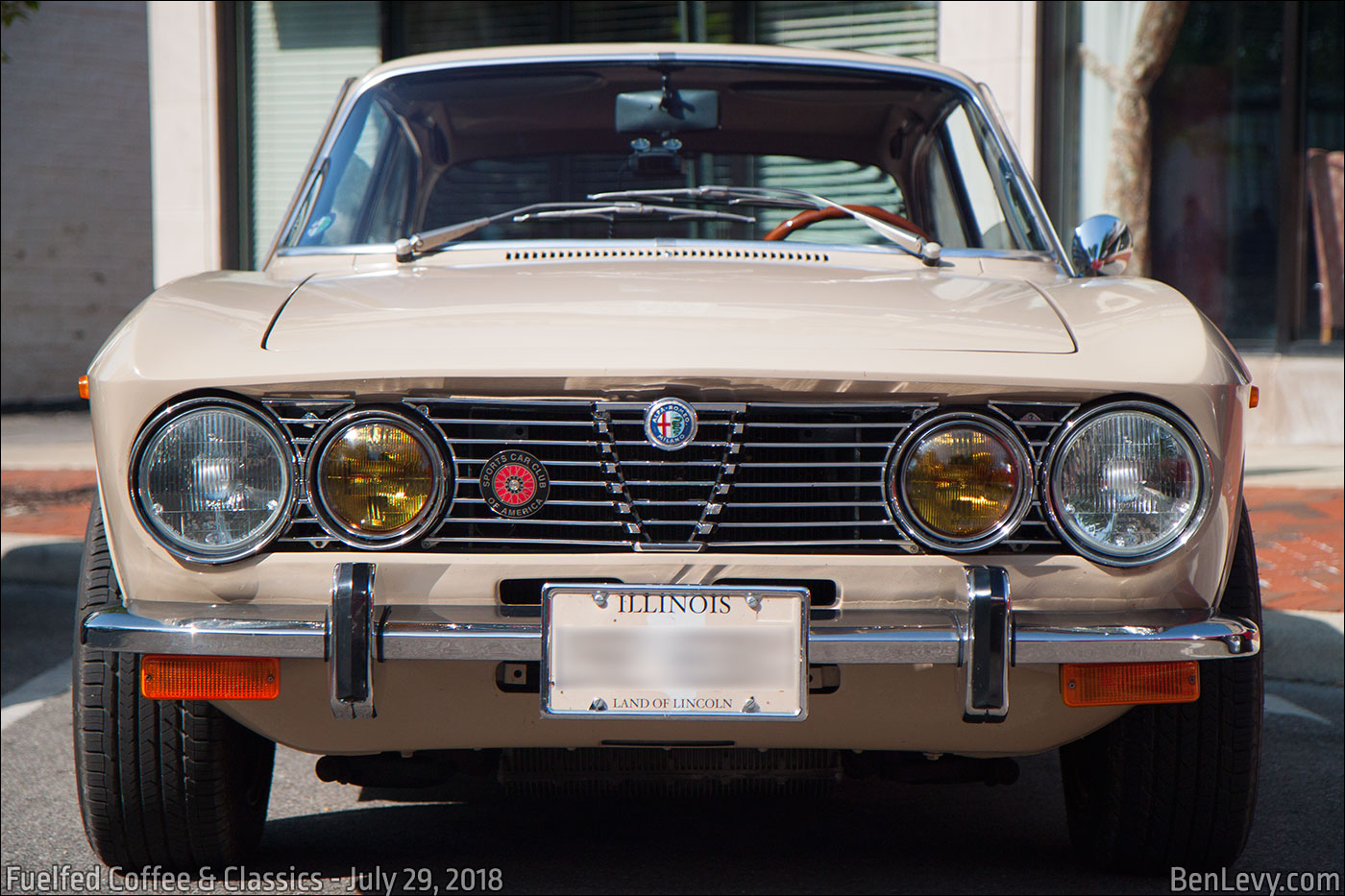 Front of Alfa Romeo GTV 2000