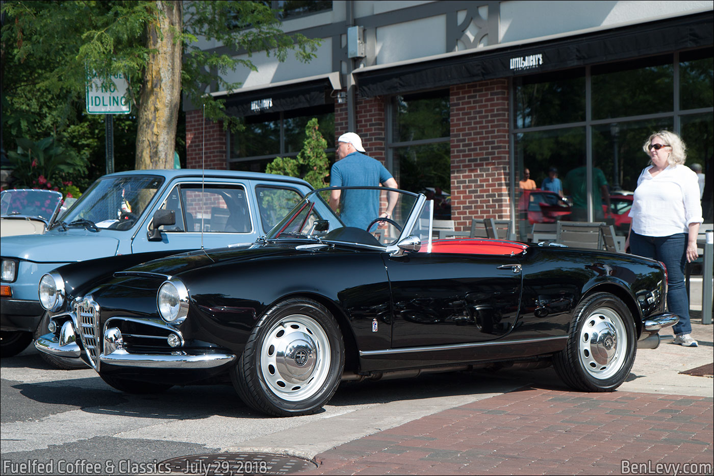 Black Alfa Romeo Giulietta Spider Veloce