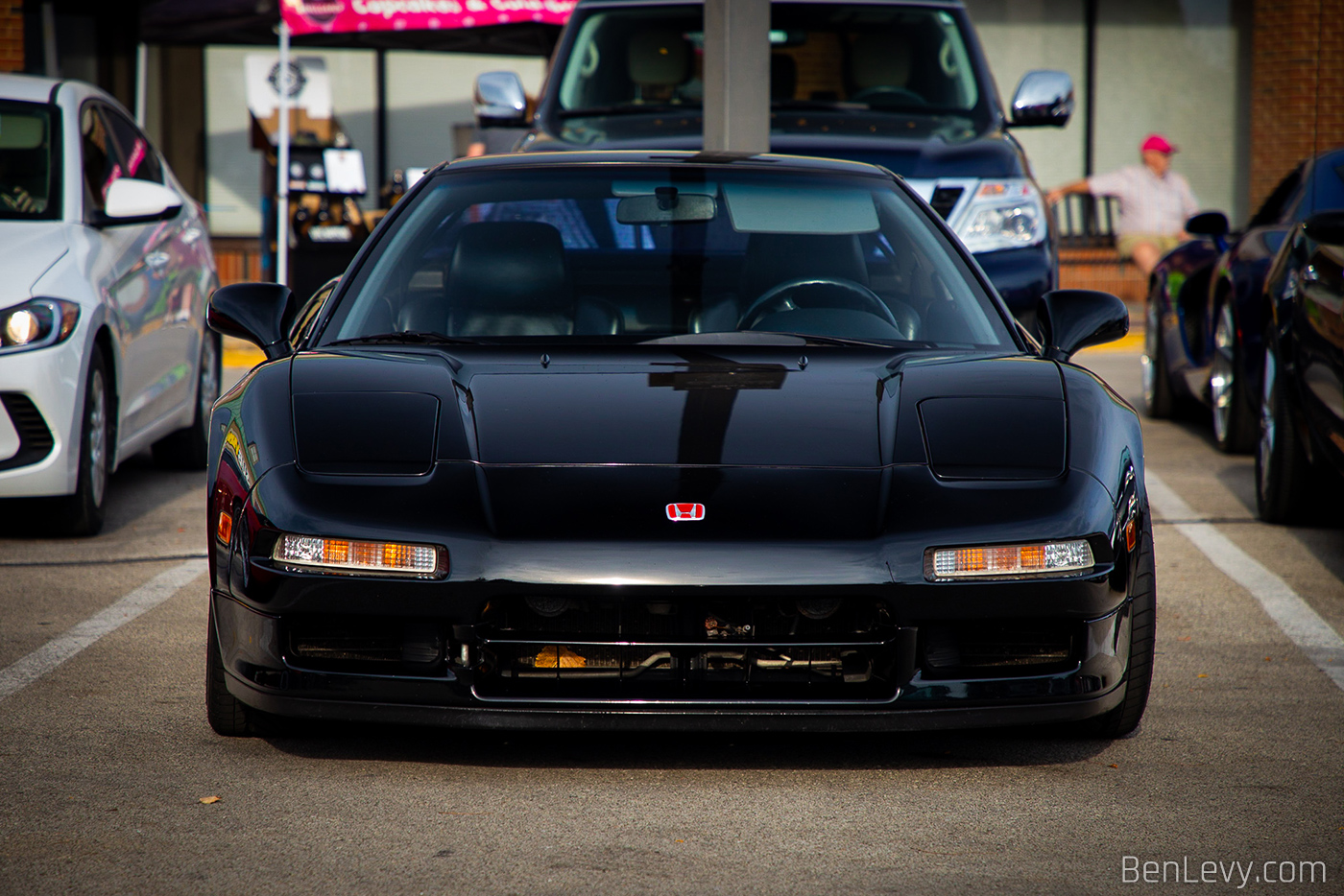 Front of Black Acura NSX