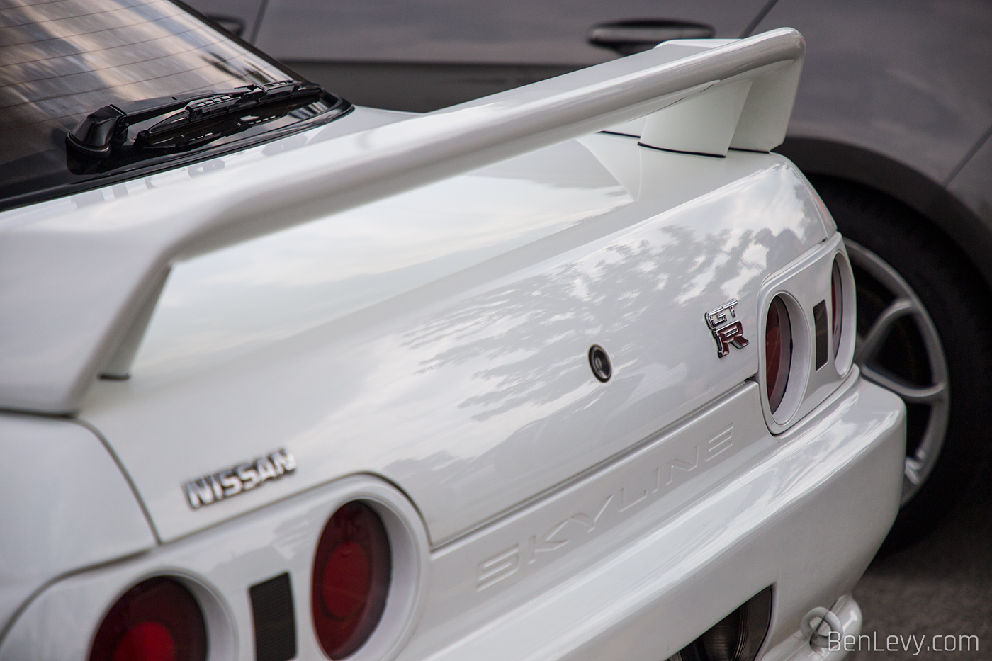 Trunklid of White R32 Skyline GT-R