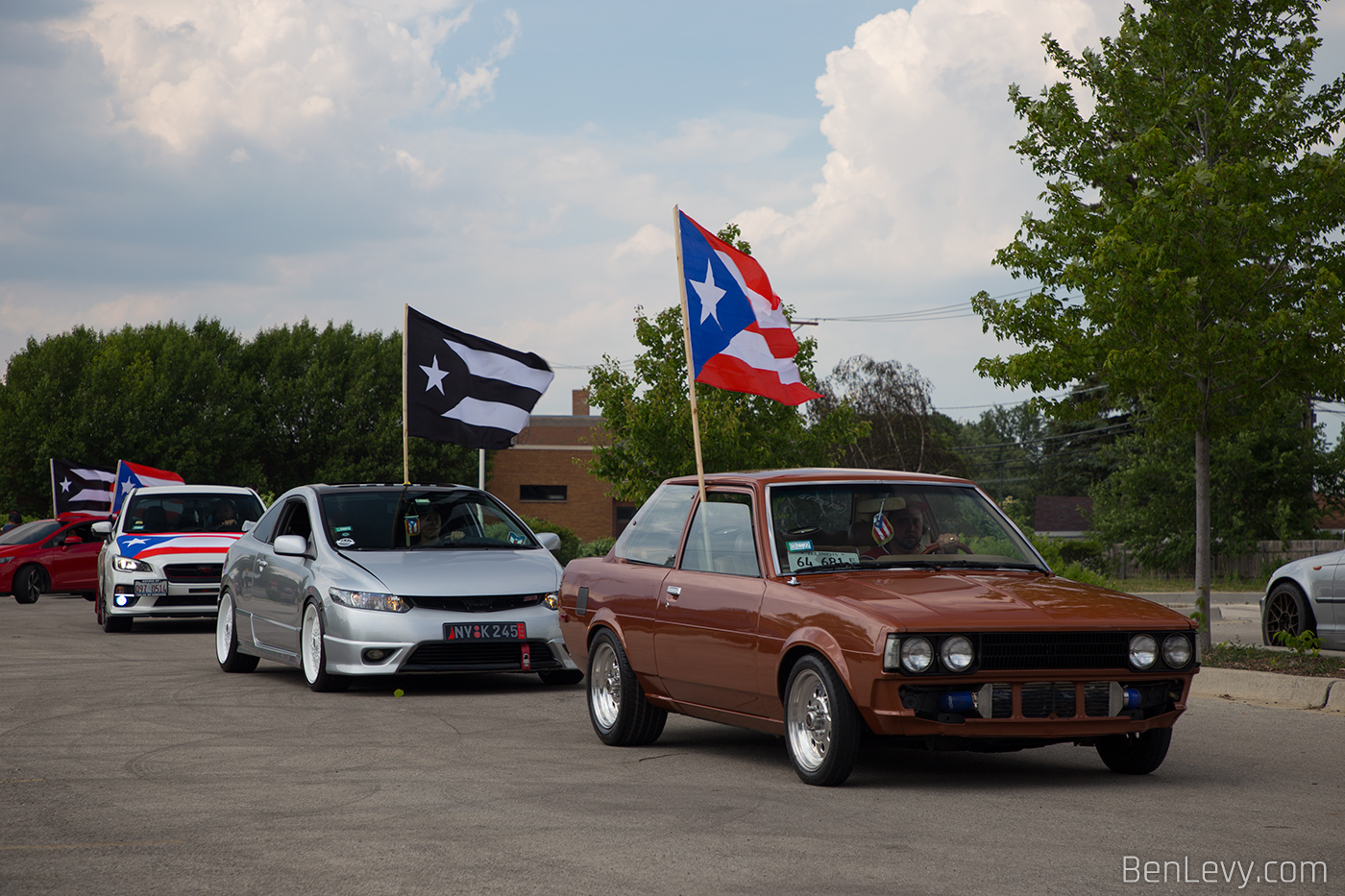Puerto Rico Flags on Cars From Chicago