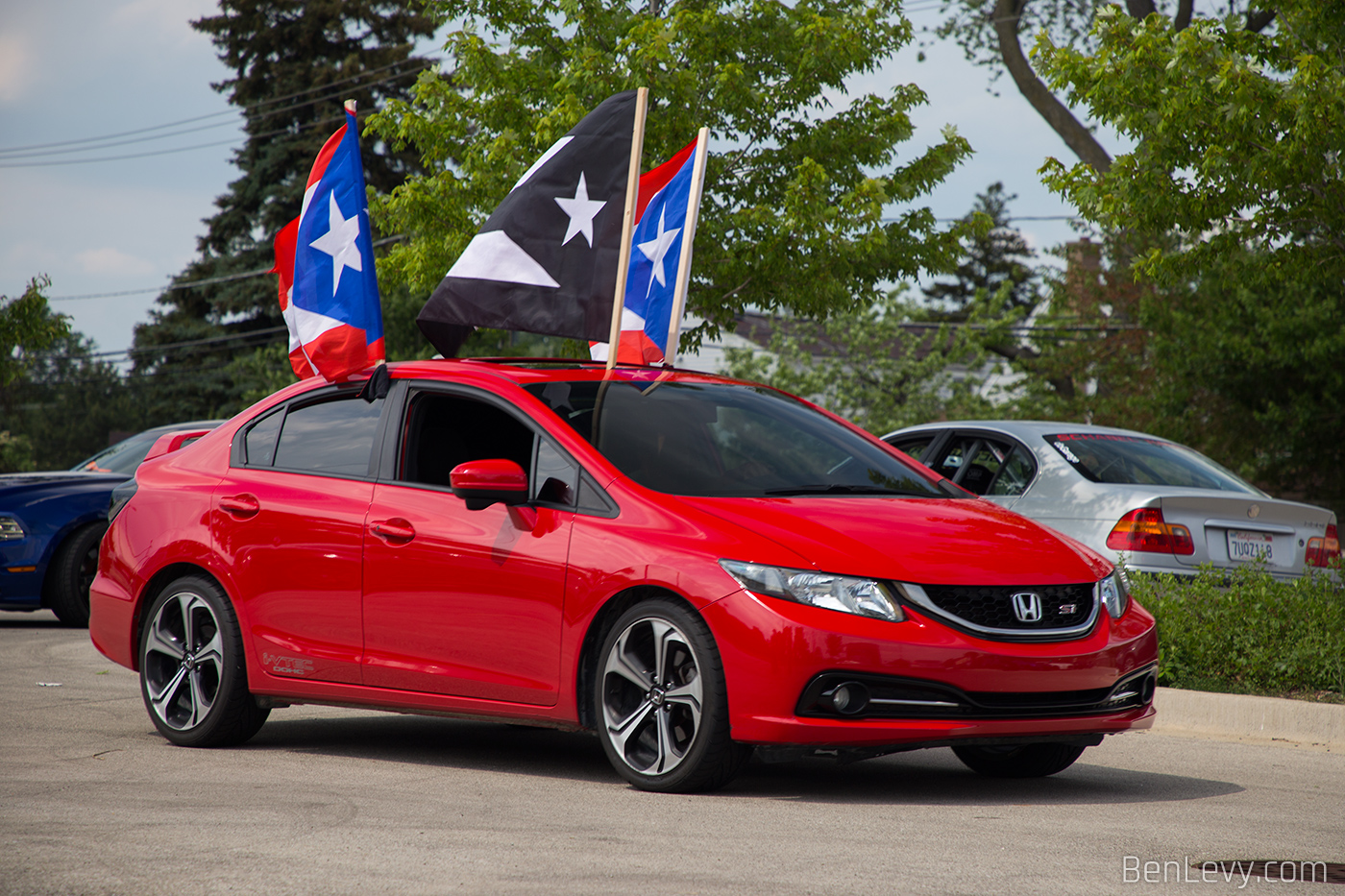 Red Civic Si with Puetro Rican Flags