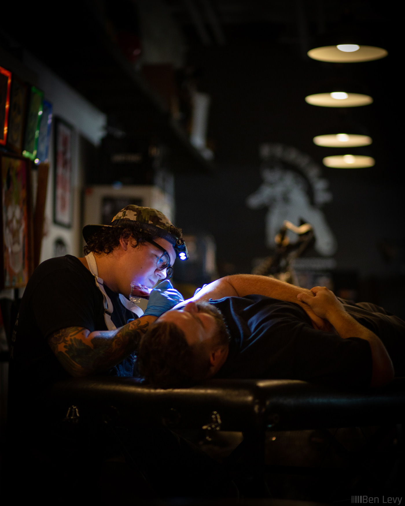 Jonathan Norrman Tattooing a Customer