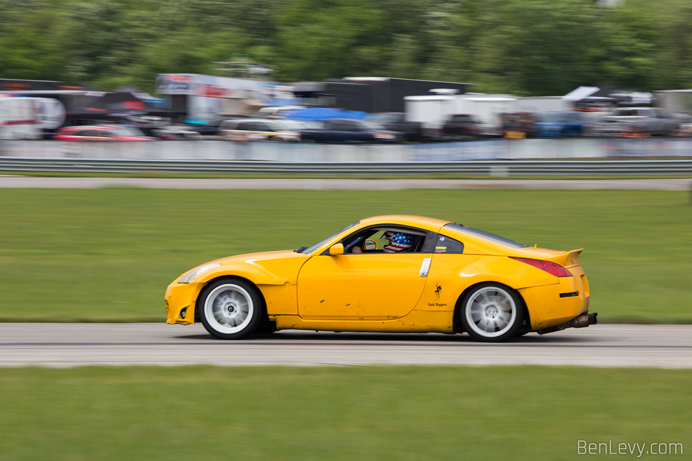 Yellow Nissan 350Z on the track