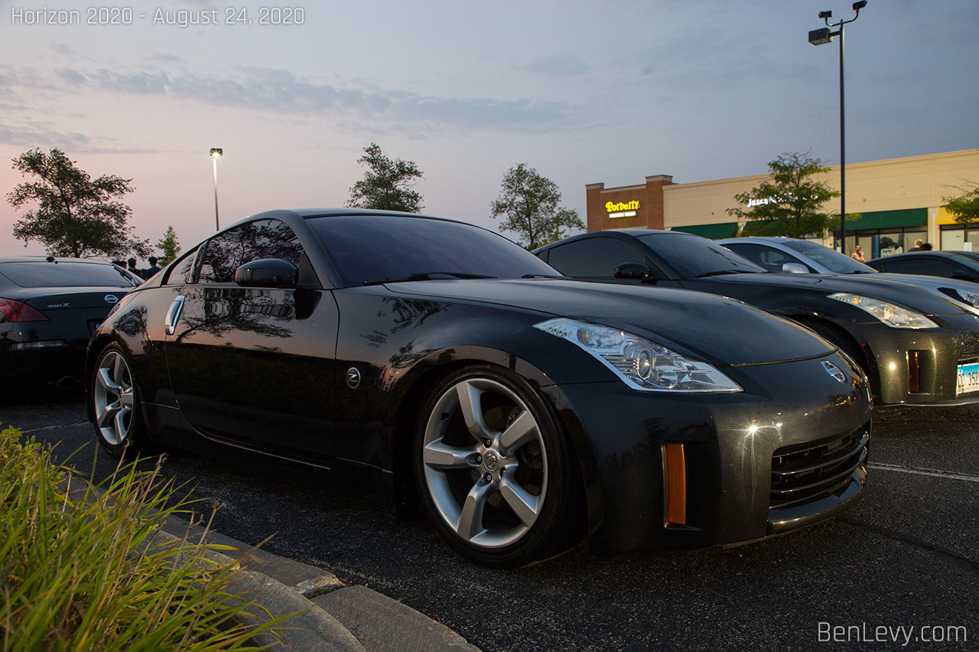 Black Nissan 350Z