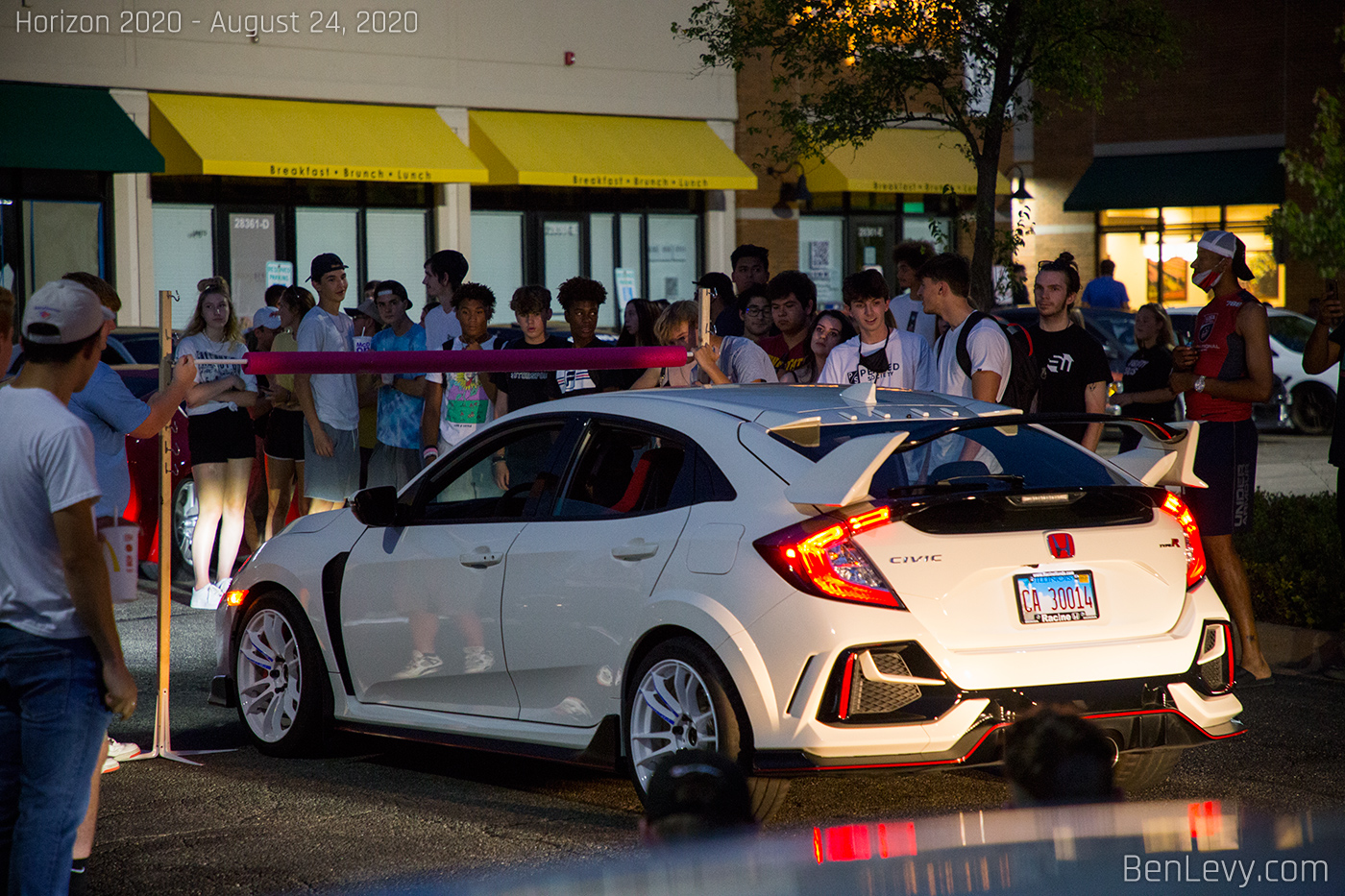 Honda Civic Type-R in limbo contest