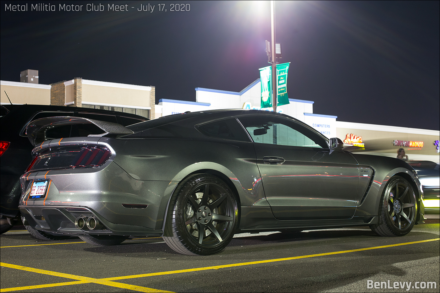 Grey Ford Mustang Shelby GT350