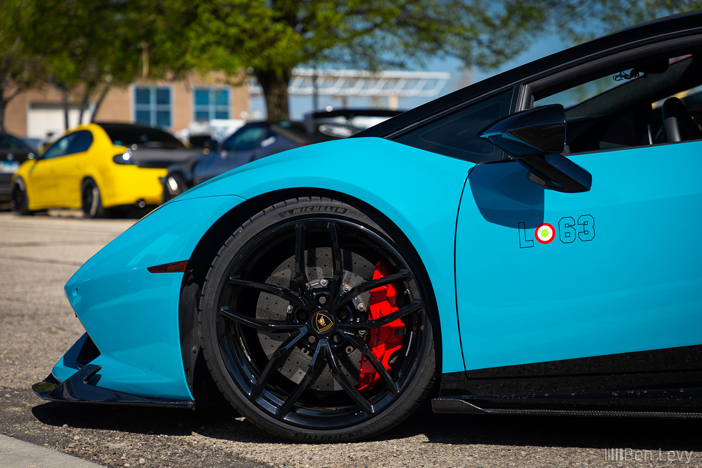 Black Wheel on Blue Lamborghini Huracan