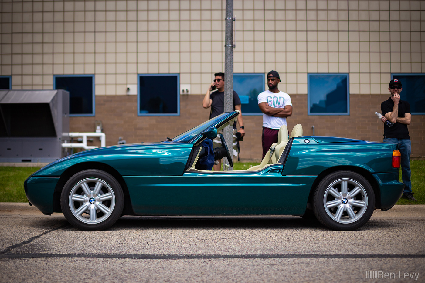 Green BMW Z1 with Doors Down