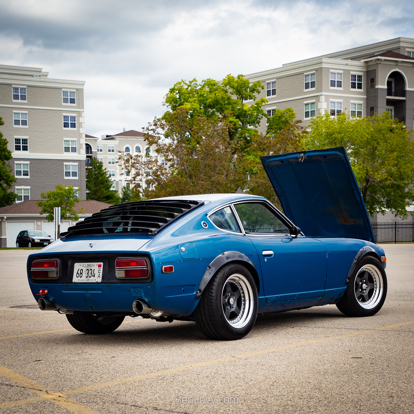 Blue Datsun 240Z at Chicago Area Car Meet