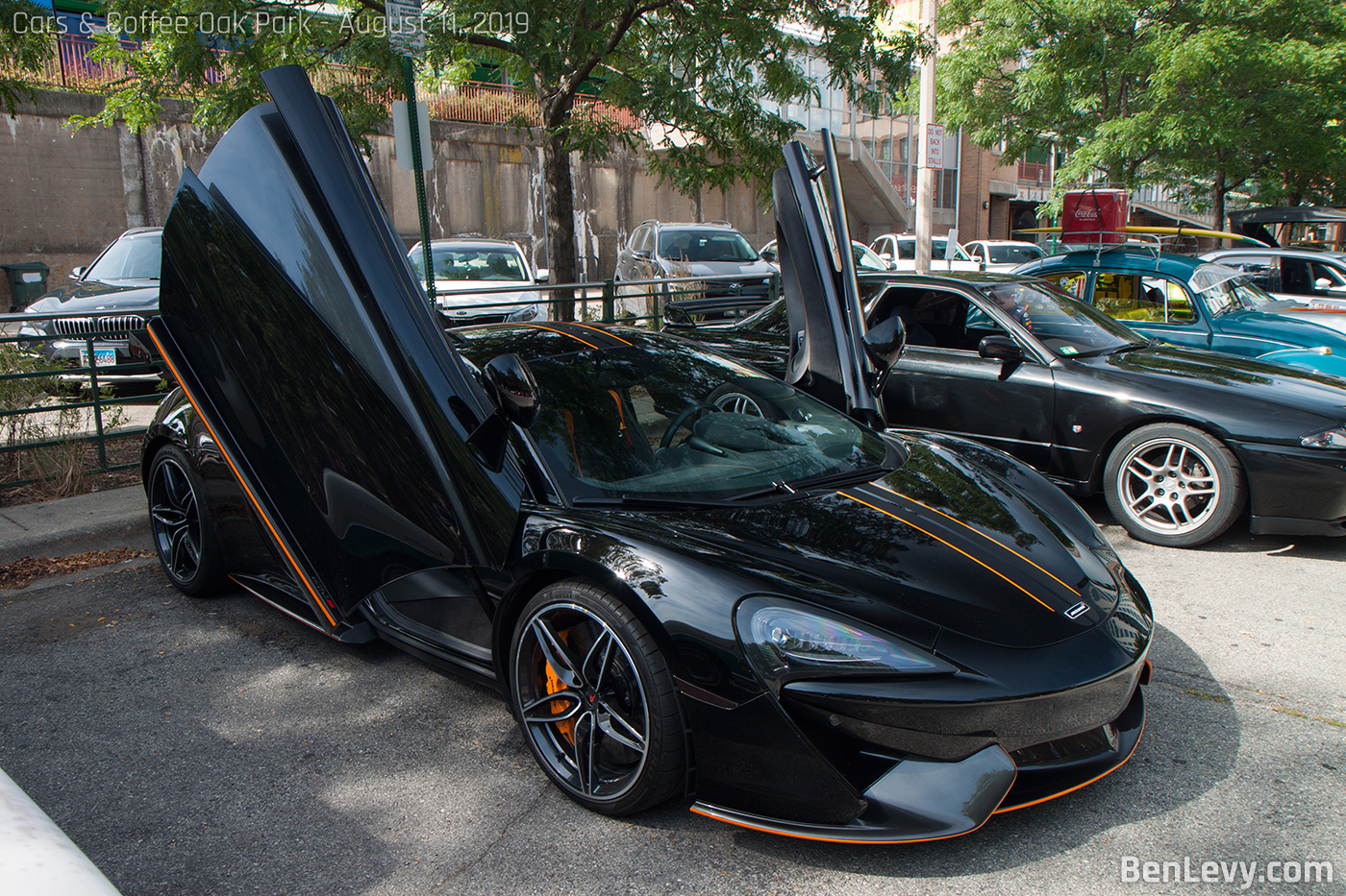 Black McLaren 570S