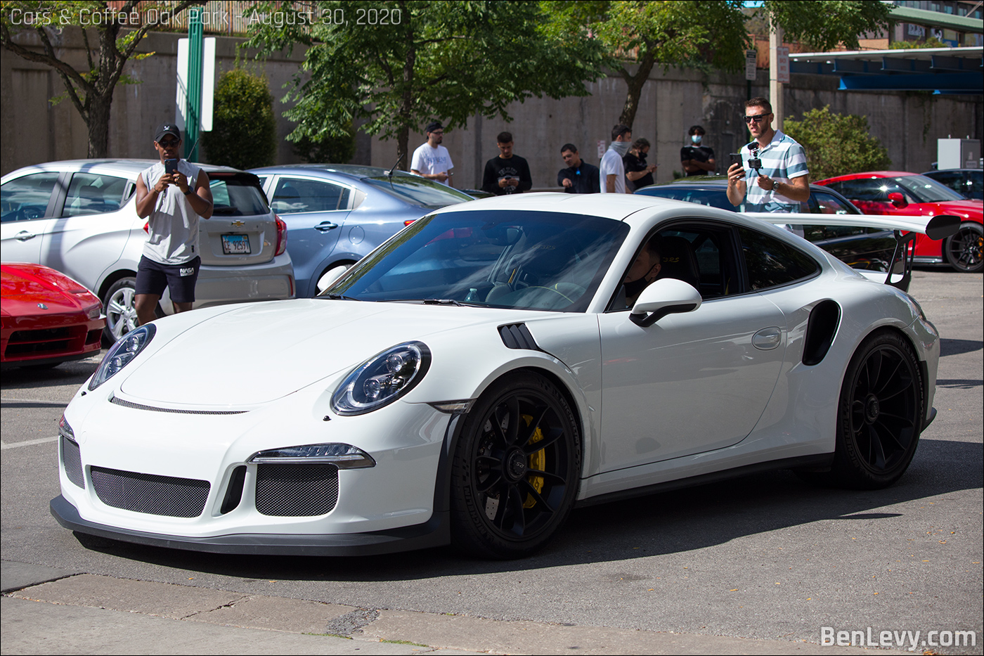 White Porsche 911 GT3 RS